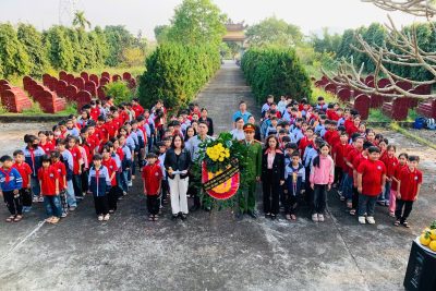 VIẾNG NGHĨA TRANG LIỆT SĨ